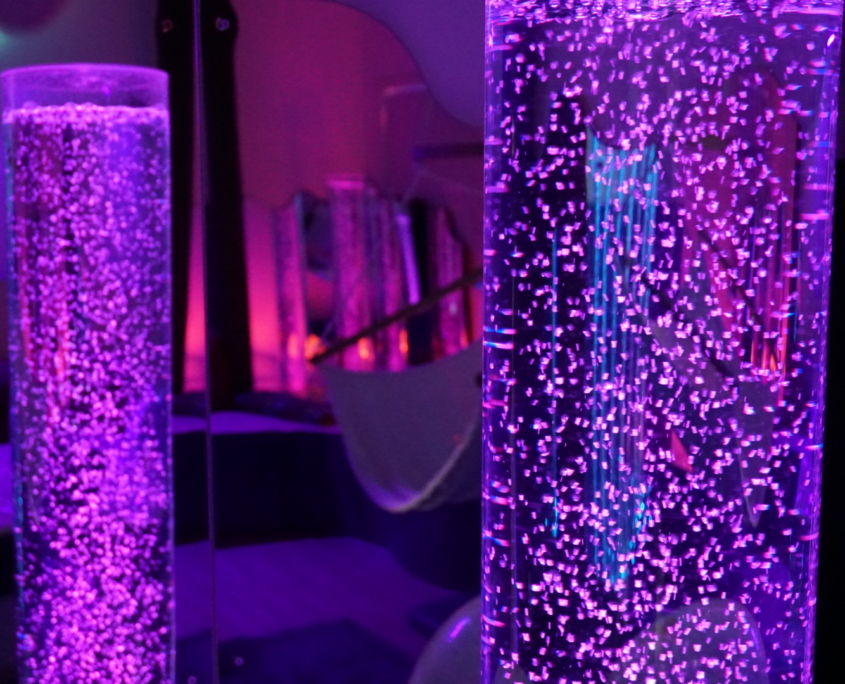 Tubes d'eau avec lumière apaisante