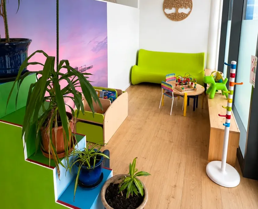 Salle Attente Enfant Grand Angle Couleur Attitude - Salle d’attente Enfant Salle attente enfant grand angle