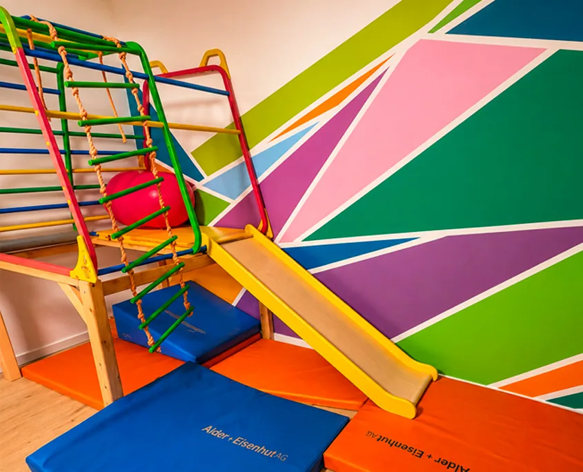 Couleur Attitude - Salle de psychomotricité Enfant Salle psychomotricite enfant toboggan